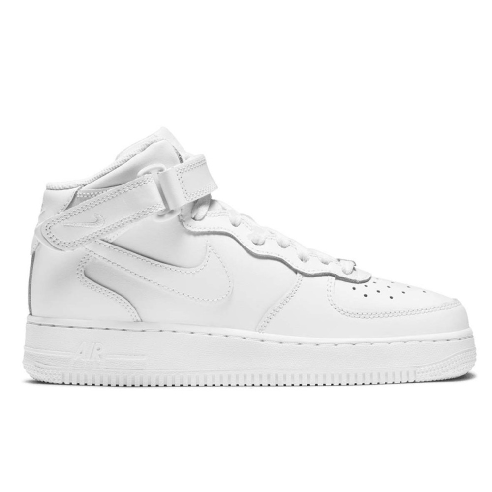 Boys Nike Air Force One Mid 7Y.